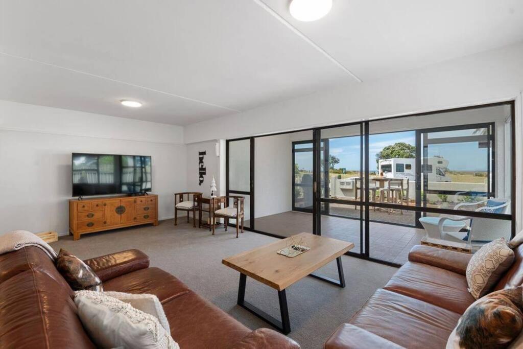 Beachfront Gem In Mount Maunganui Exterior foto
